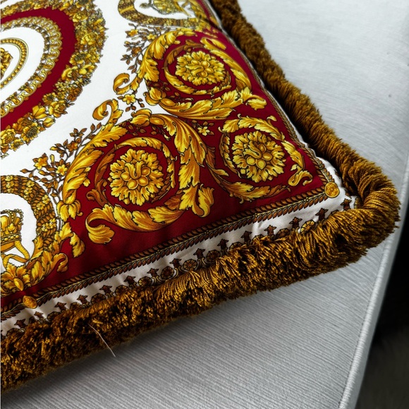 Versace Pillow - Picture 15 of 17